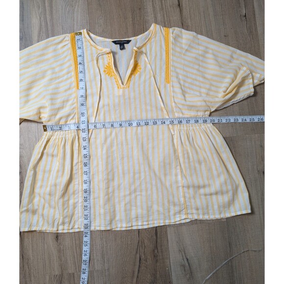 Banana Republic Blouse Size M Embroidered Tie Neck Smocked Waist - Picture 8 of 9
